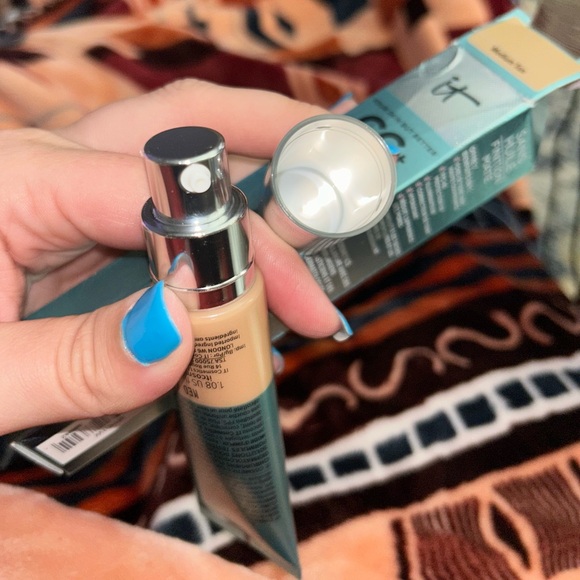 NEW IN BOX - IT Cosmetics CC+ Cream, oil free & matte finish - Picture 5 of 7